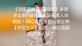 大耳环骚少妇露脸黑丝勾搭外甥激情啪啪，69口交舔逼玩弄，直接在地上啪啪，让小哥草了骚逼干菊花淫声荡语