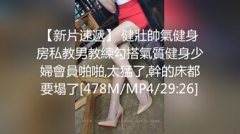 【模特写真探花】会所找女技师，点了两个玩双飞，双女乳推一起舔，前面操后面推屁股，场面很是淫荡